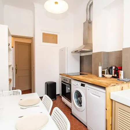 Bourgeois - Chic New 2-bedroom Downtown * Cannes