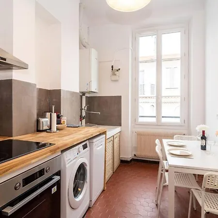 Bourgeois - Chic New 2-bedroom Downtown カンヌ