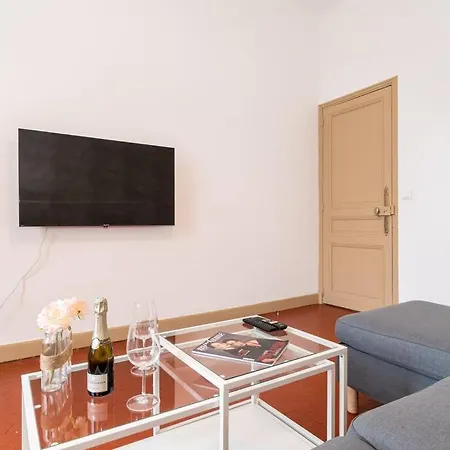 Bourgeois - Chic New 2-bedroom Downtown * Cannes