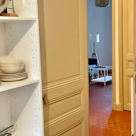 Bourgeois - Chic New 2-bedroom Downtown * Cannes