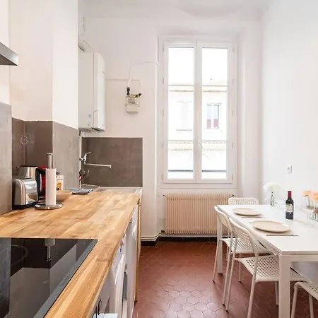 Bourgeois - Chic New 2-bedroom Downtown アパート カンヌ
